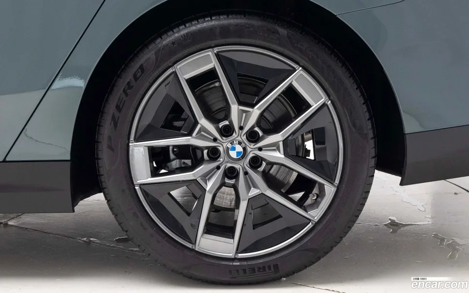 BMW 5 Series 520i 2025 — миниатюра 2