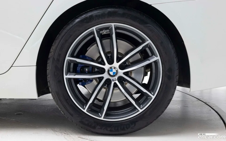 BMW 5 Series 520i M 2022 — миниатюра 2
