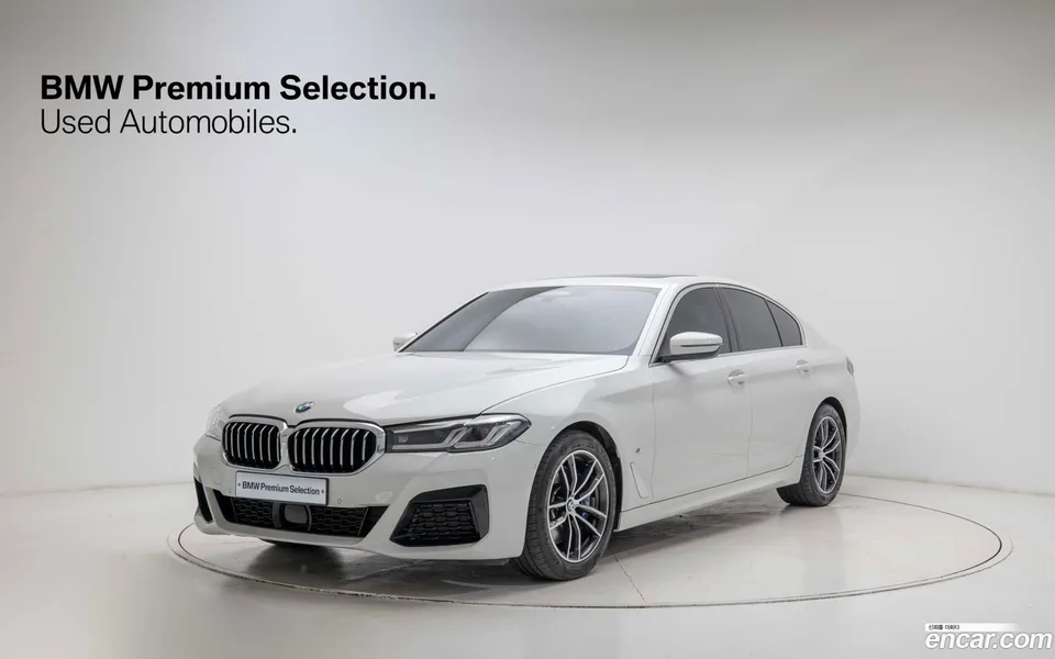 BMW 5 Series 520i M 2022 — фото 1, купить с доставкой в Москву
