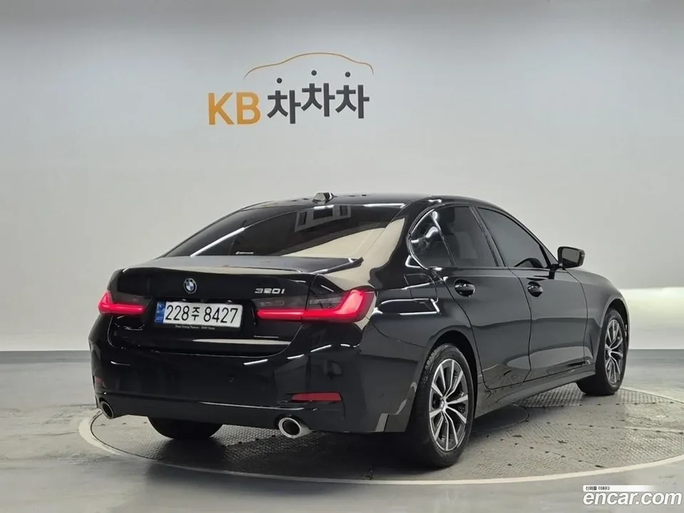 BMW 3 Series 320i 2023 — миниатюра 3
