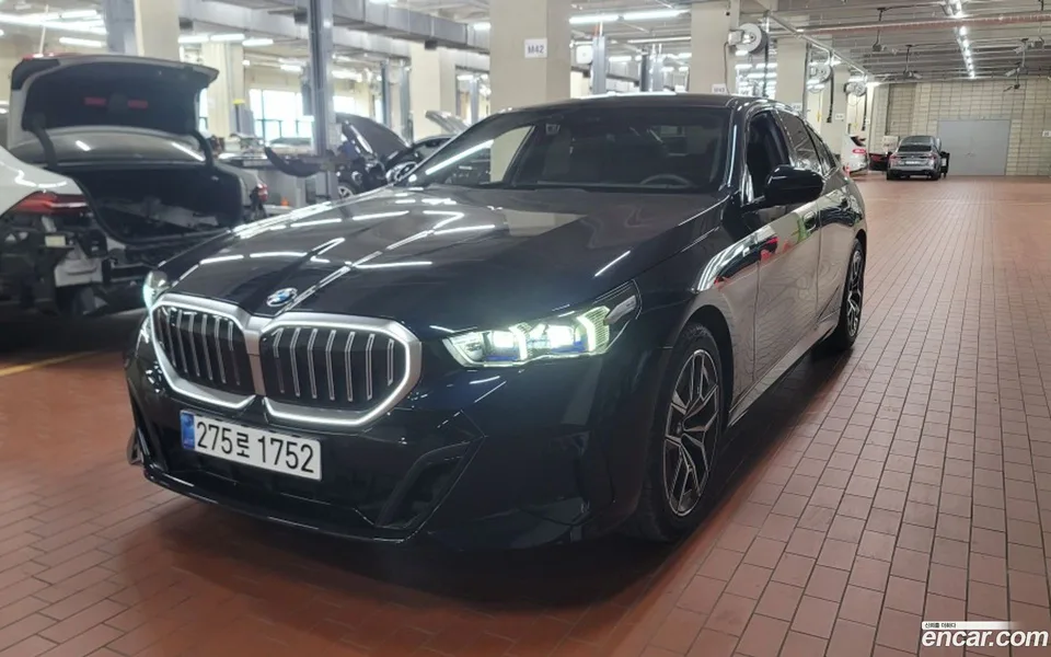 BMW 5 Series 523d M 2025 — фото 1, купить с доставкой в Москву