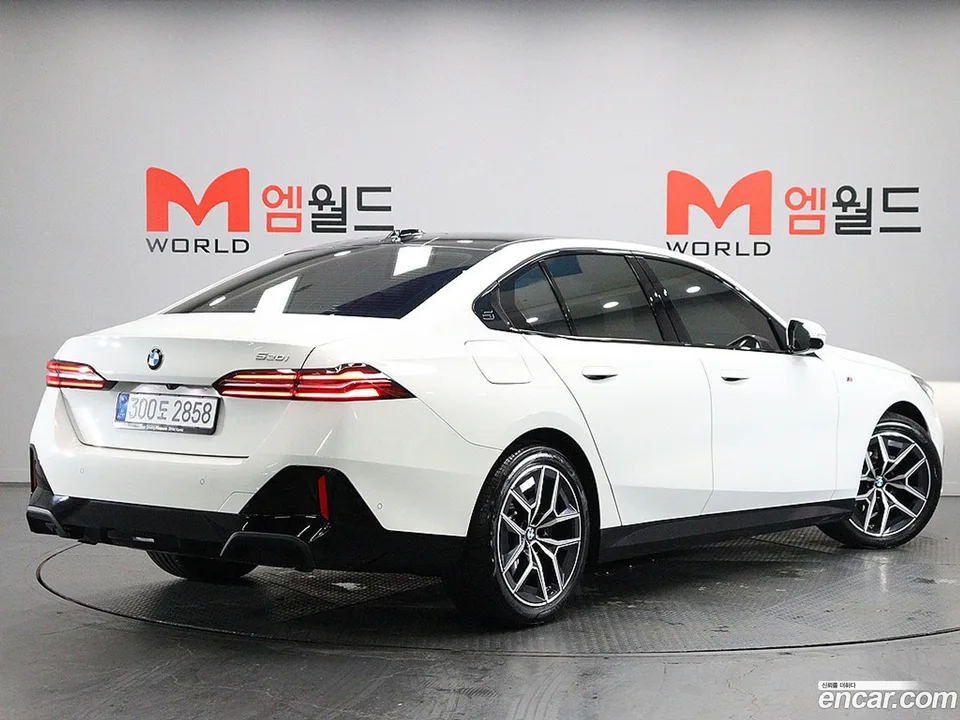 BMW 5 Series 520i M 2025 — миниатюра 3