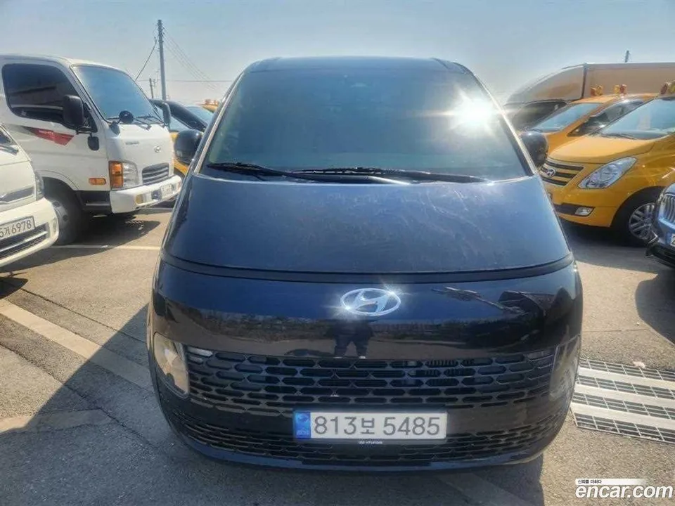Hyundai Staria 3 2023 — фото 1, купить с доставкой в Москву
