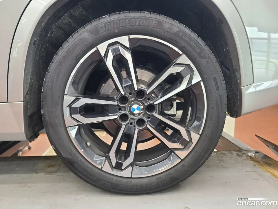BMW X1 xDrive 20i M 2025 — миниатюра 5