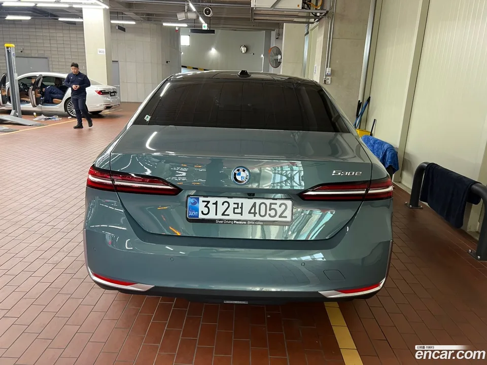 BMW 5 Series 530e 2025 — миниатюра 3