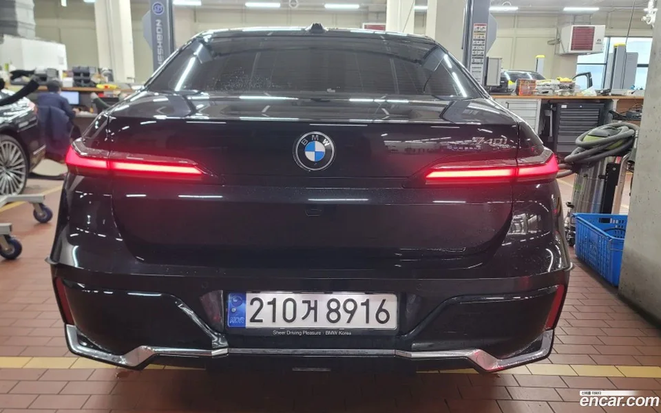 BMW 7 Series 740i sDrive M 2023 — миниатюра 2