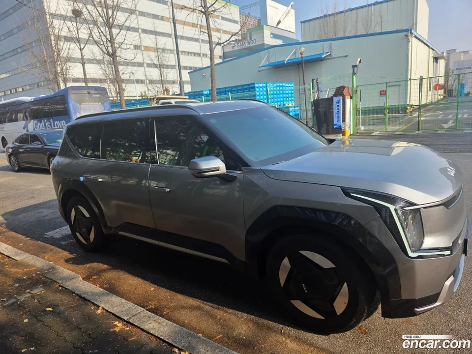 Kia EV9 2WD 2023 — фото 1, купить с доставкой в Москву