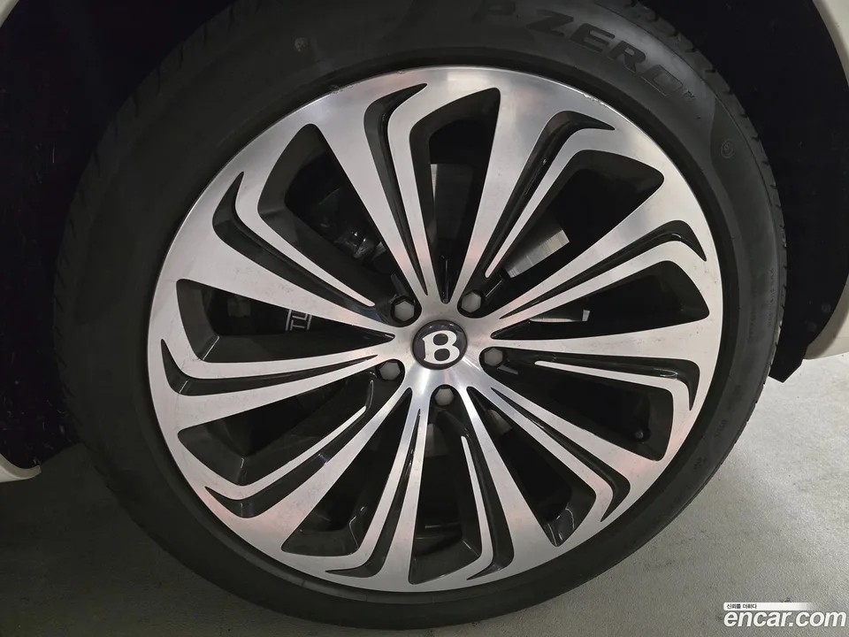 Bentley Bentayga 4.0 V8 2024 — миниатюра 2