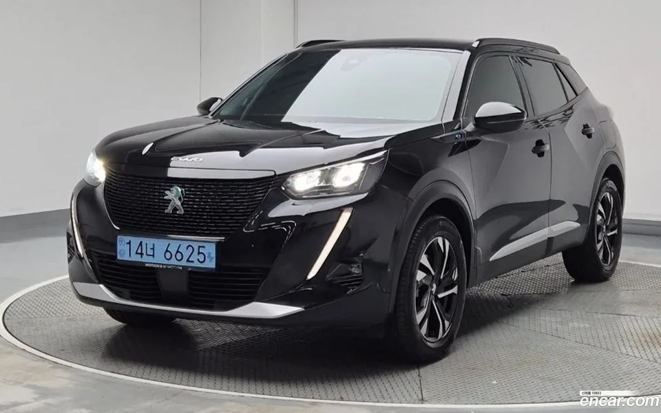 Peugeot e-2008 EV 2022 — фото 1, купить с доставкой в Москву