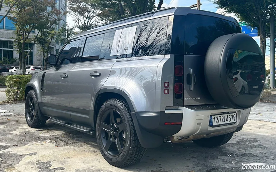 Land Rover Defender 110 D240 SE 2023 — миниатюра 3