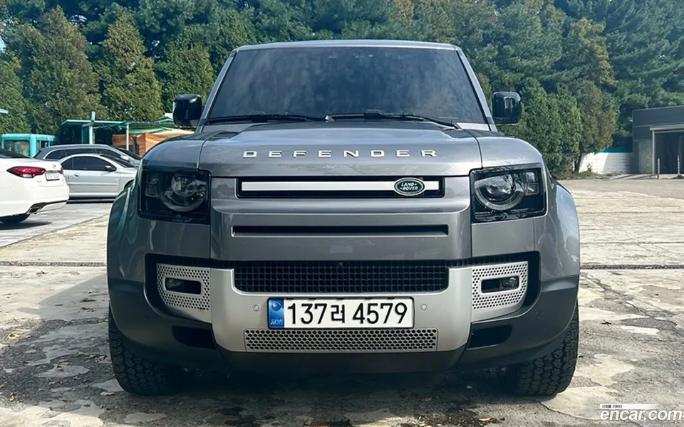 Land Rover Defender 110 D240 SE 2023 — фото 1, купить с доставкой в Москву