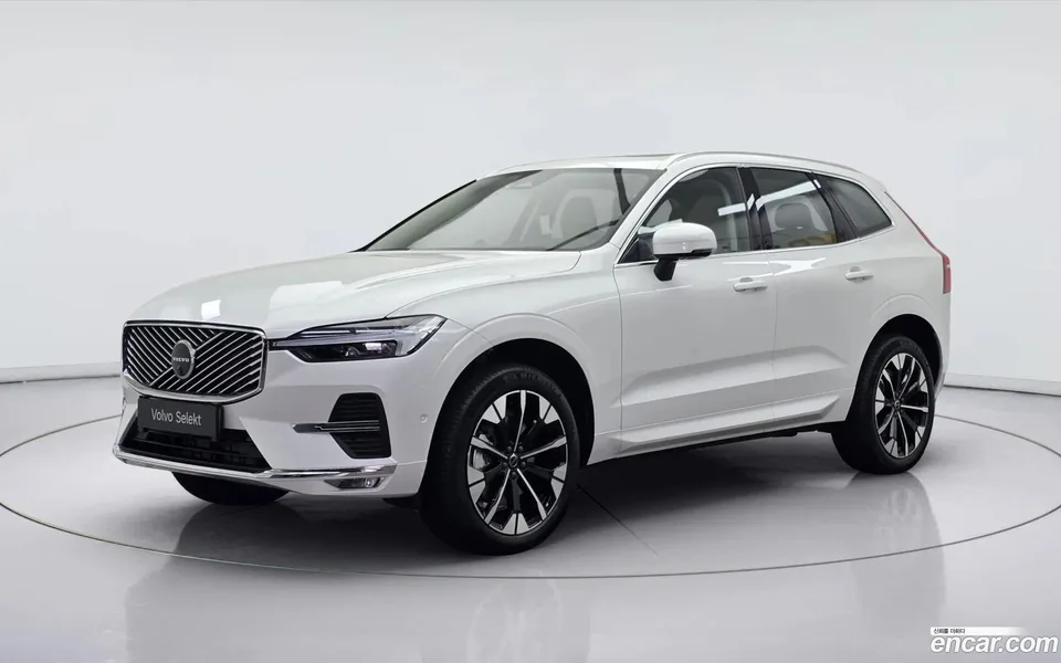 Volvo XC60 B5 2025 — фото 1, купить с доставкой в Москву