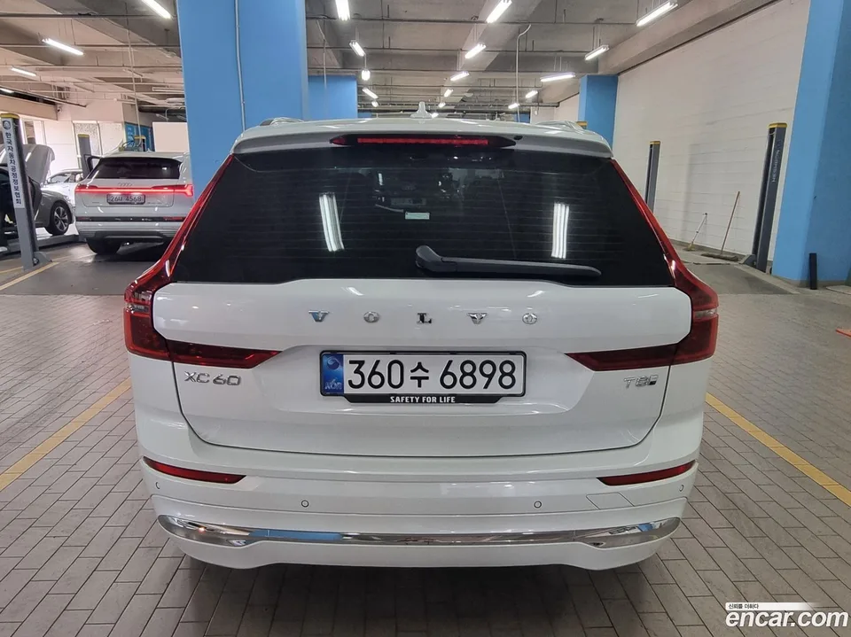 Volvo XC60 T8 2025 — миниатюра 3