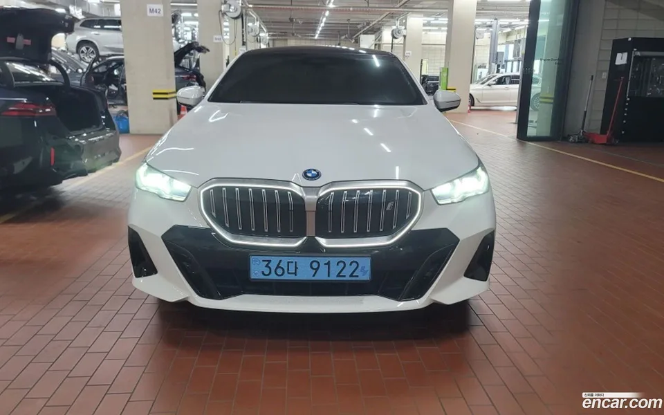 BMW i5 eDrive 40 M 2024 — миниатюра 3