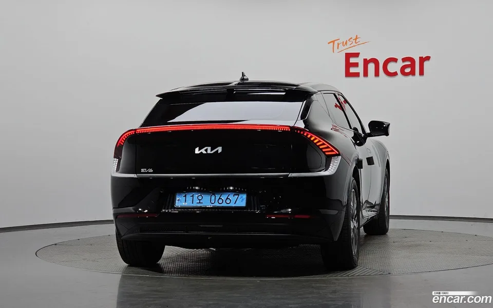 Kia EV6 2023 — миниатюра 4