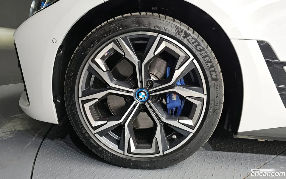 BMW i4 eDrive40 M 2023 — миниатюра 5