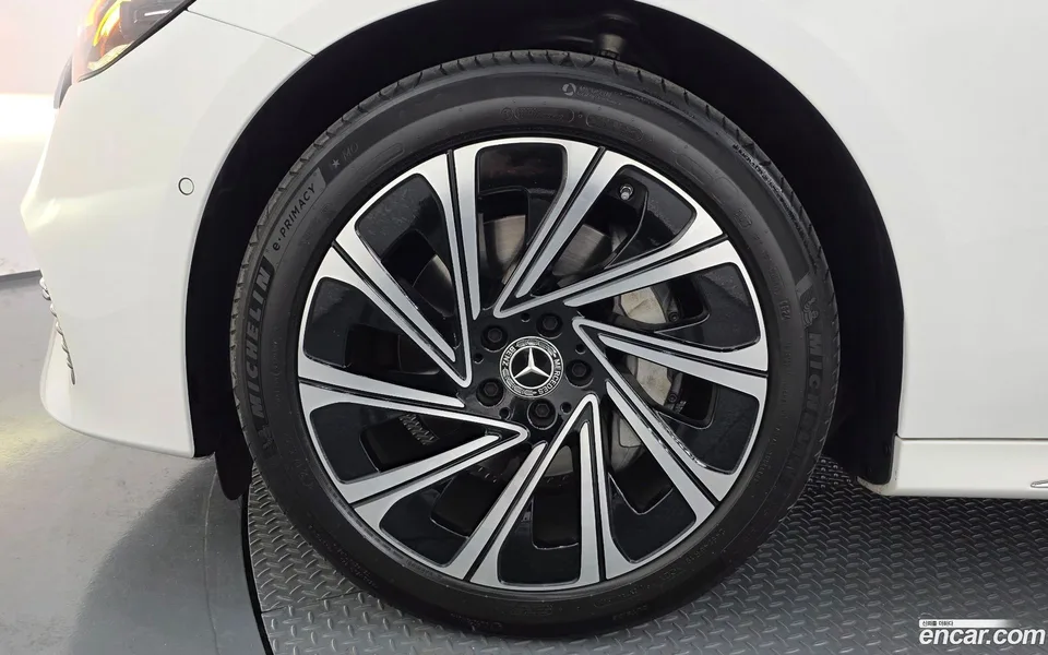 Mercedes-Benz E-Class E300 4MATIC 2024 — миниатюра 2