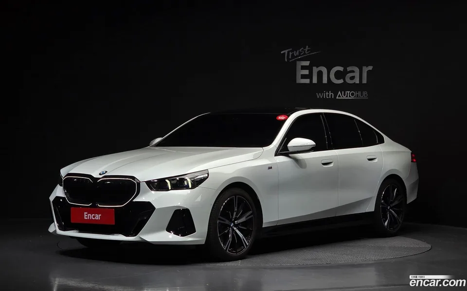 BMW 5 Series 530i xDrive M 2025 — фото 1, купить с доставкой в Москву