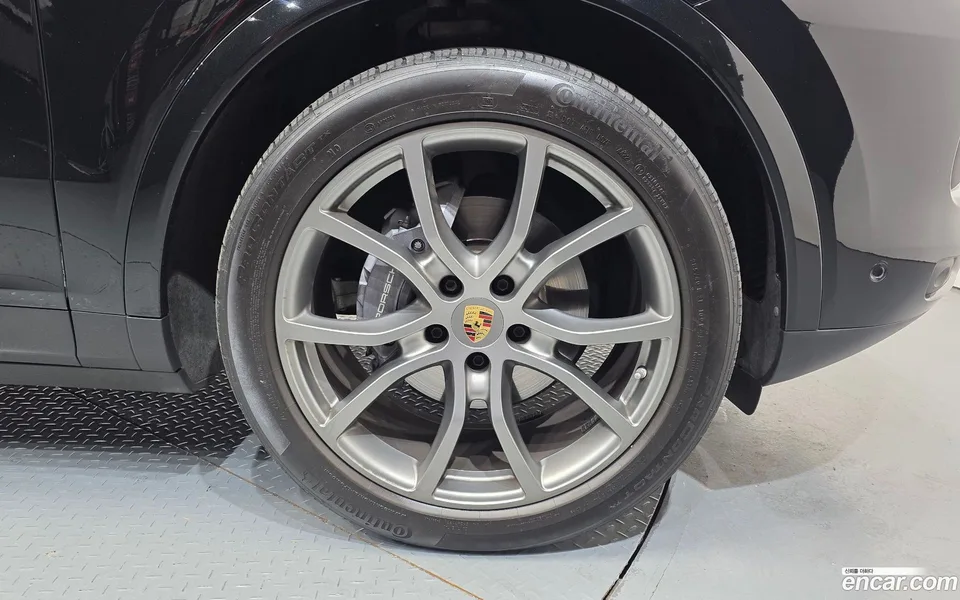 Porsche Cayenne 3.0 2023 — миниатюра 2