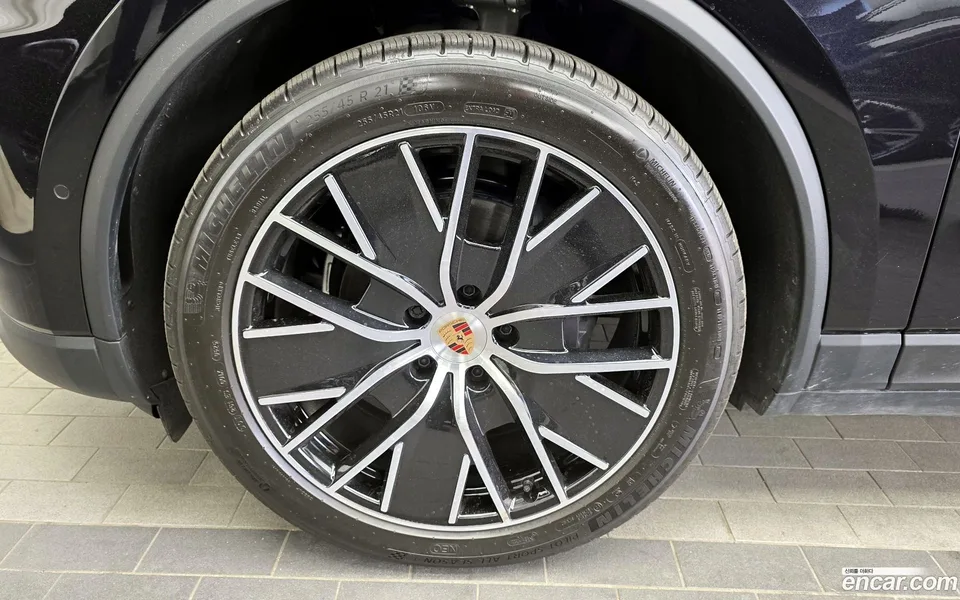 Porsche Macan Electric 4 2025 — миниатюра 2