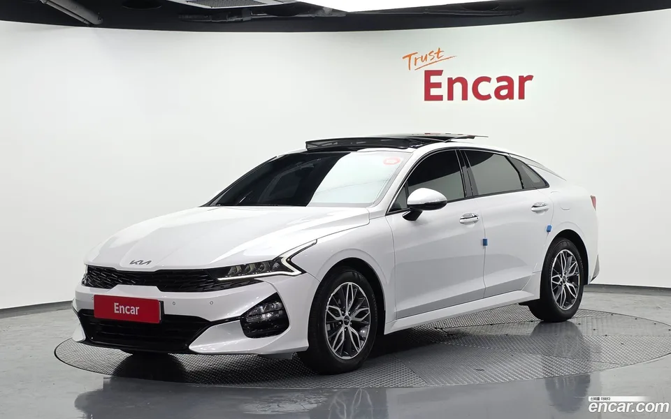 Kia K5 2.0 2023 — фото 1, купить с доставкой в Москву