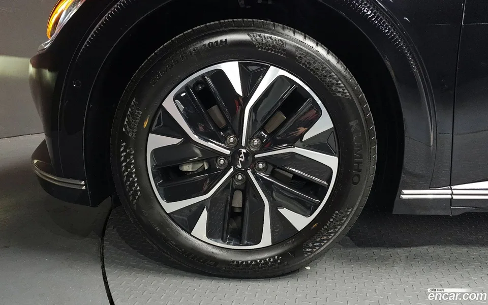 Kia EV6 2023 — миниатюра 5