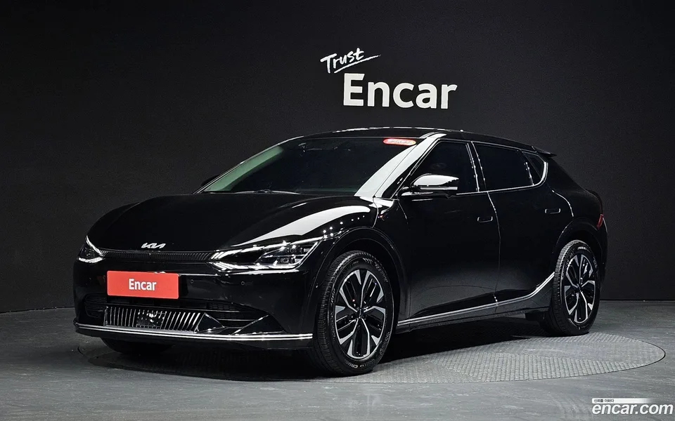 Kia EV6 2023 — фото 1, купить с доставкой в Москву