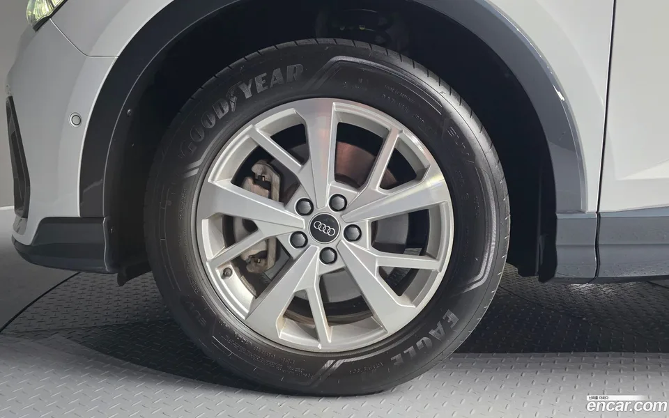 Audi Q3 40 TFSI 2023 — миниатюра 5