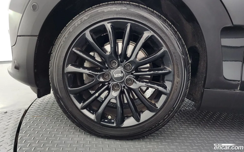 MINI Cooper Clubman 2022 — миниатюра 5