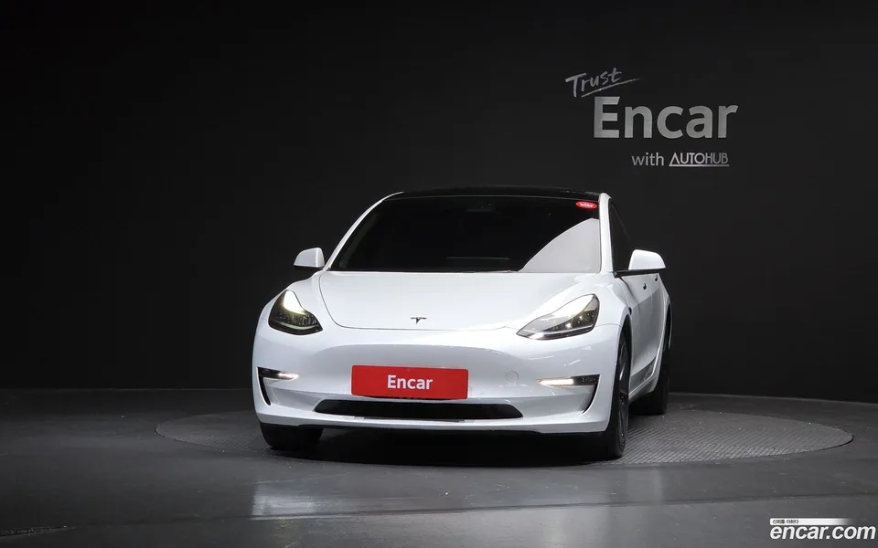 Tesla Model 3 AWD 2022 — миниатюра 3