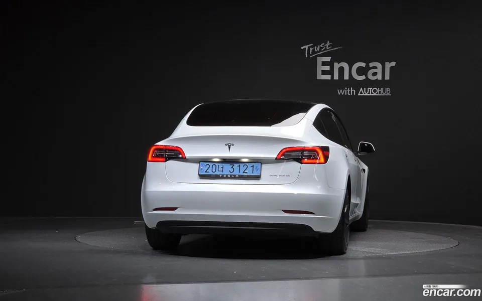 Tesla Model 3 AWD 2022 — миниатюра 4
