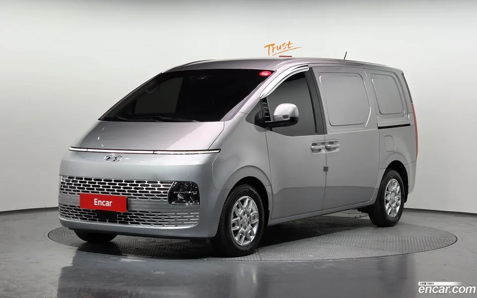 Hyundai Staria 3 2022 — фото 1, купить с доставкой в Москву