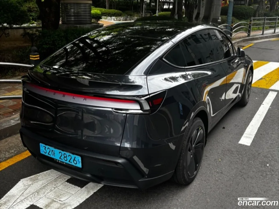 Tesla Model Y RWD 2025 — миниатюра 3