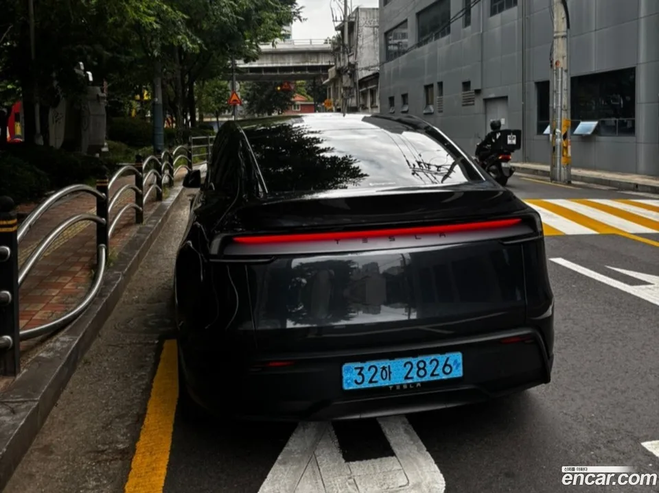 Tesla Model Y RWD 2025 — миниатюра 4