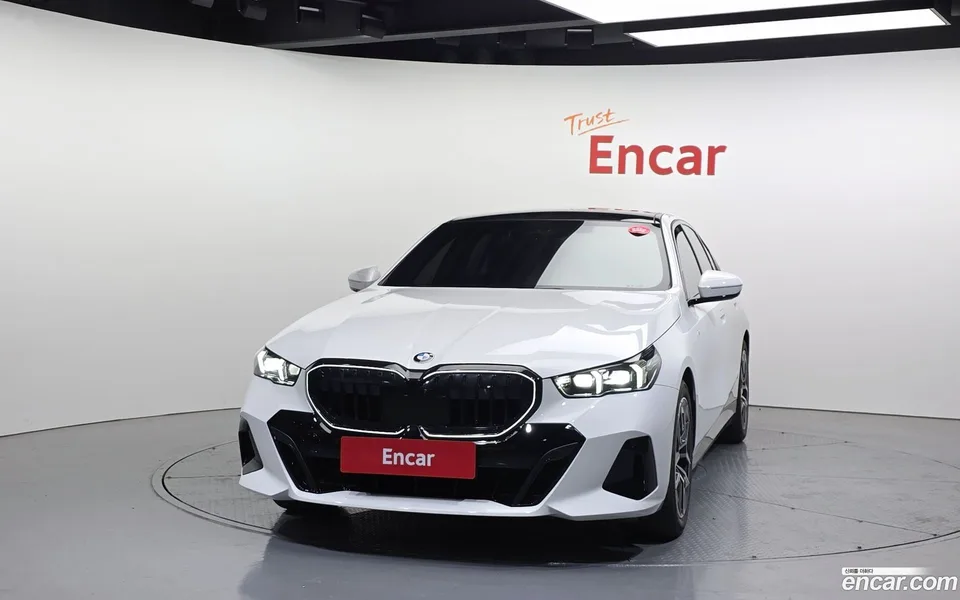BMW 5 Series 520i M 2025 — миниатюра 3