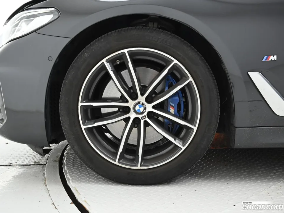 BMW 5 Series 520i M 2023 — миниатюра 2