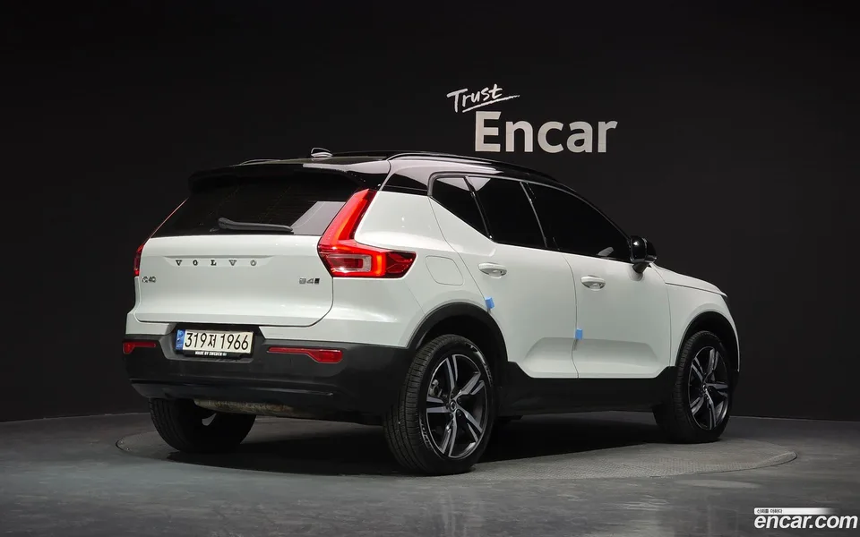 Volvo XC40 B4 R- 2022 — миниатюра 2