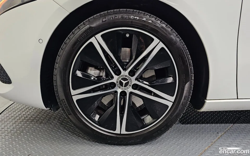 Mercedes-Benz A-Class A220 2024 — миниатюра 2