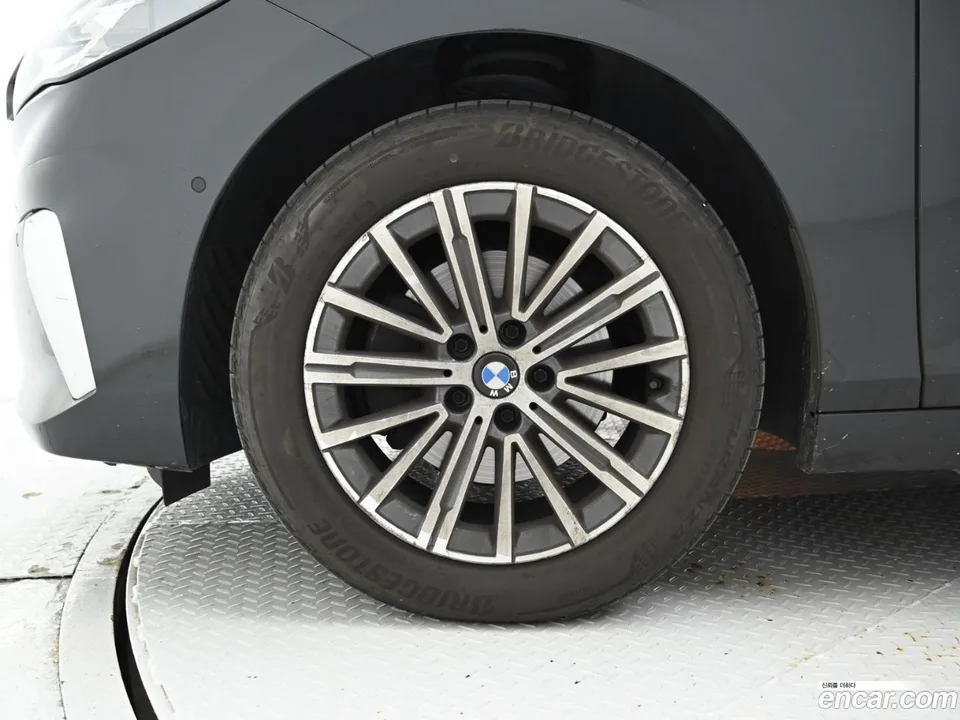 BMW 2 Series Active Tourer 220i 2023 — миниатюра 5