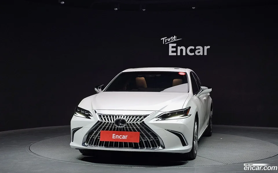 Lexus ES 300h 2025 — миниатюра 3