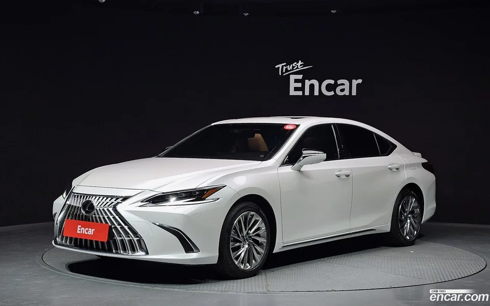 Lexus ES 300h 2025 — фото 1, купить с доставкой в Москву