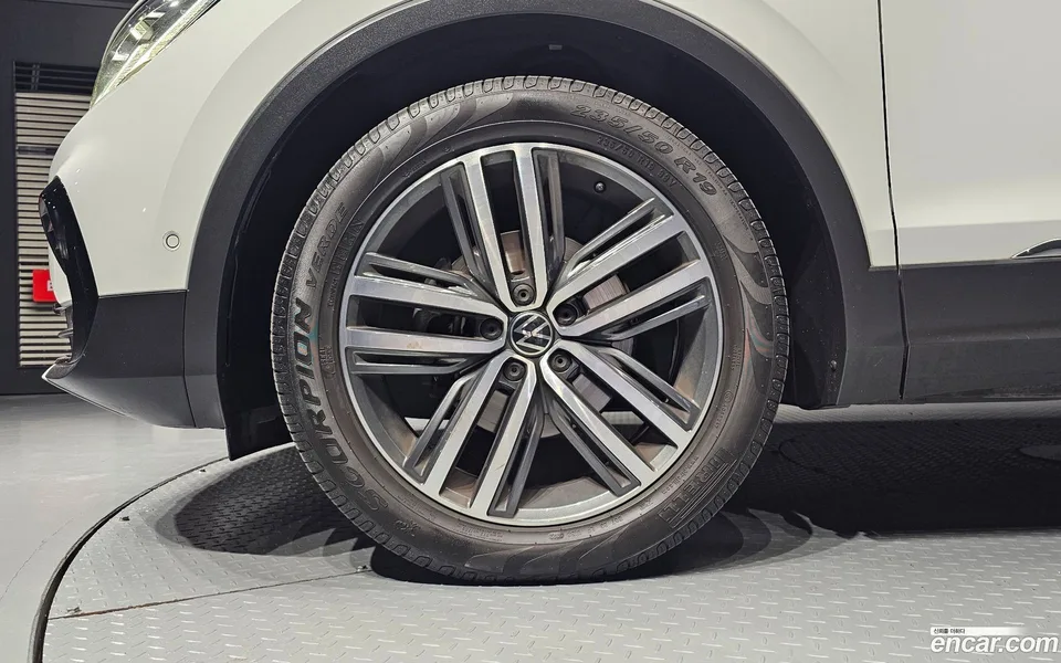 Volkswagen Tiguan 2.0 TDI 2023 — миниатюра 2