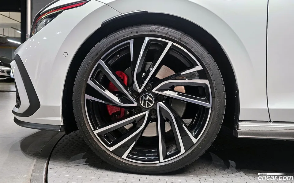 Volkswagen Golf 2.0 GTI 2023 — миниатюра 2