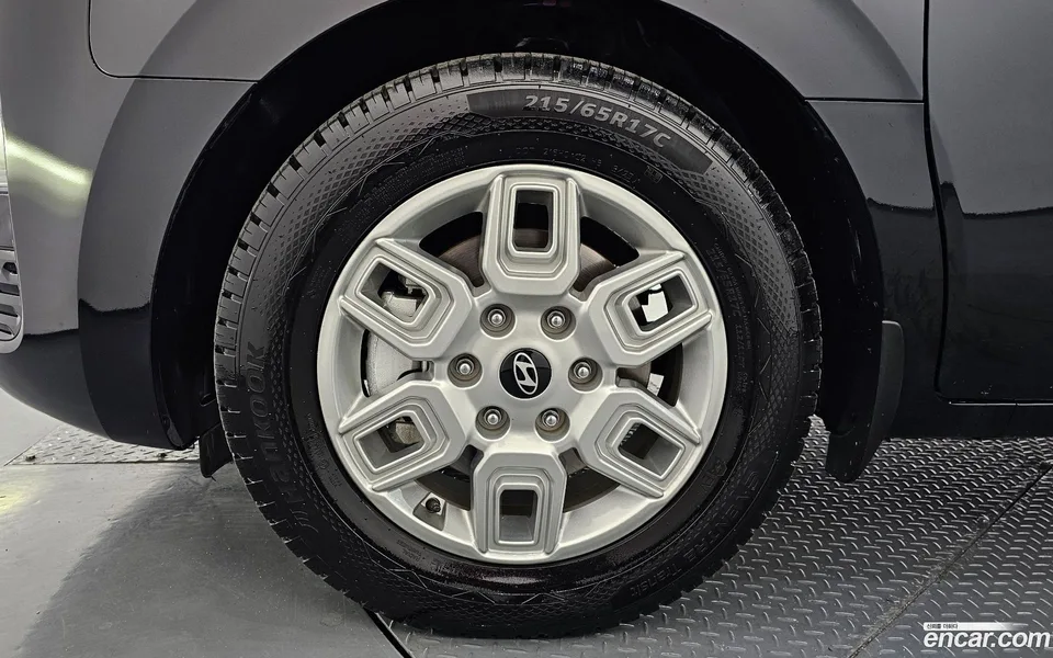 Hyundai Staria 5 2024 — миниатюра 2