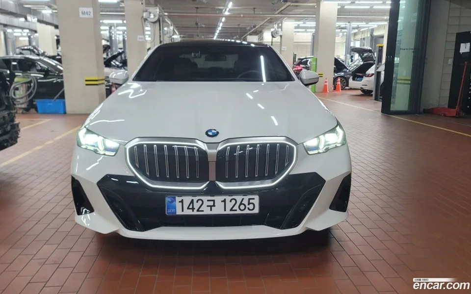 BMW 5 Series 523d M 2025 — фото 1, купить с доставкой в Москву