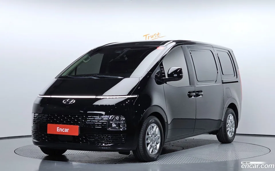 Hyundai Staria 3 2022 — фото 1, купить с доставкой в Москву