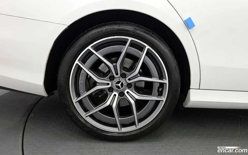 Mercedes-Benz E-Class E220d 4MATIC AMG Line 2022 — миниатюра 5