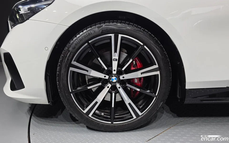 BMW 5 Series 530i xDrive M 2024 — миниатюра 2