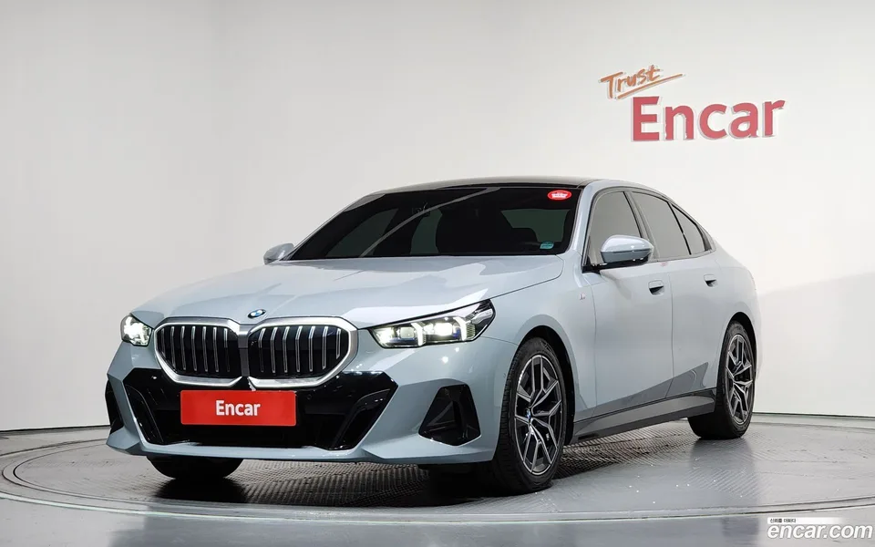 BMW 5 Series 520i M 2025 — фото 1, купить с доставкой в Москву