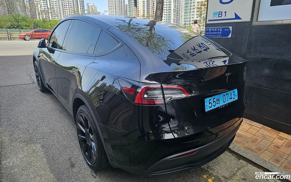 Tesla Model Y RWD 2023 — миниатюра 4